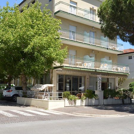 Urania Hotel Fogliano Marina Ngoại thất bức ảnh