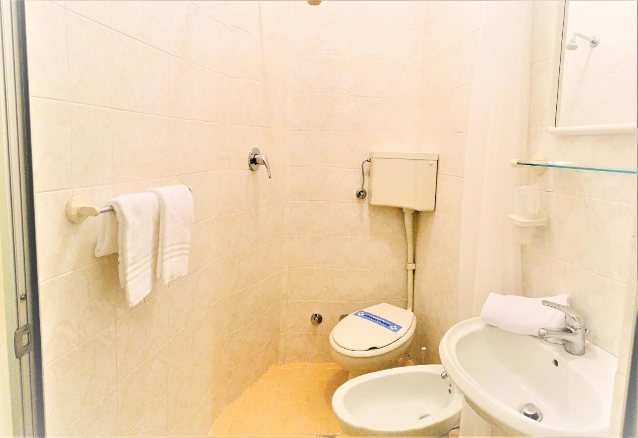 Urania Hotel Fogliano Marina Ngoại thất bức ảnh