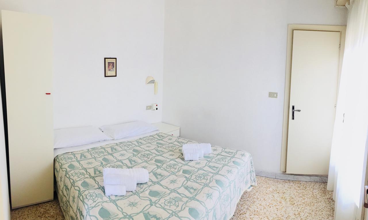 Urania Hotel Fogliano Marina Ngoại thất bức ảnh