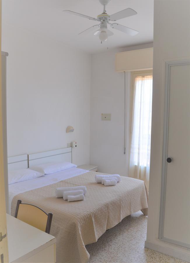 Urania Hotel Fogliano Marina Ngoại thất bức ảnh